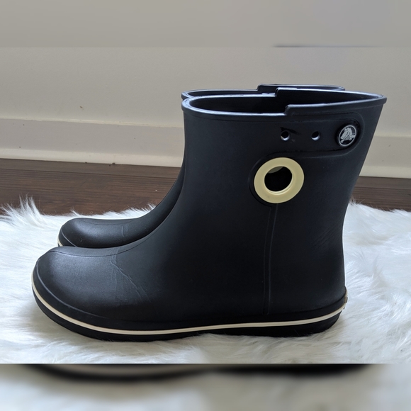 crocs jaunt shorty boot size 9